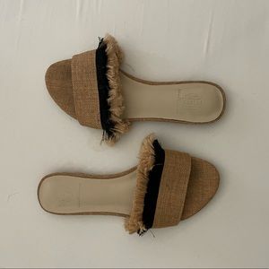 House of Harlow black/brown flat sandals size 6